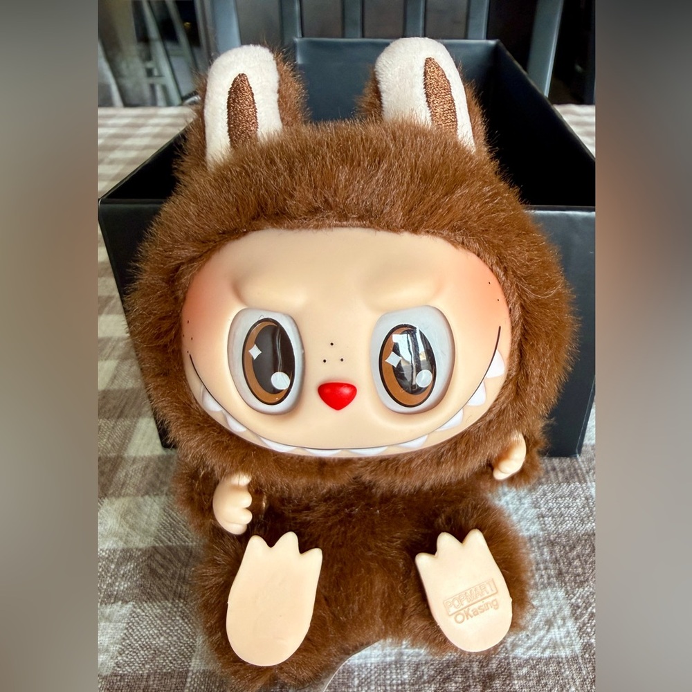 LABUBU - The Monsters Have a Seat Series - New - No Box -

DuoDuo- SECRET